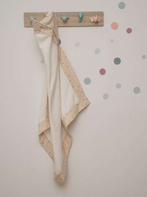 -Κάπα Μπουρνουζάκι Beige Hearts 1,20*1,20 White