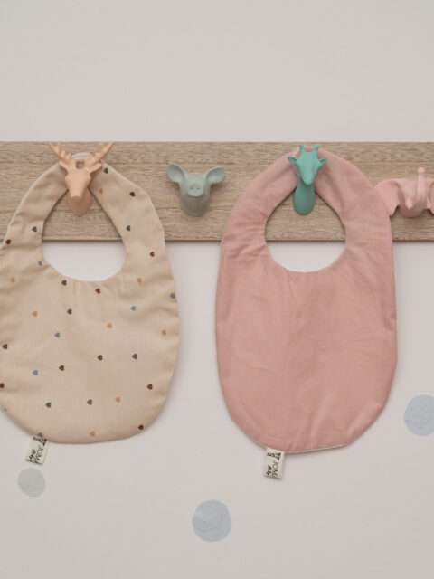 -Σετ 2 Αδιάβροχες Χειροποίητες Σαλιάρες Beige Hearts - Pink