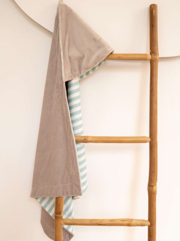 Κουβερτούλα Εξόδου Ριγέ Μέντα 80*80