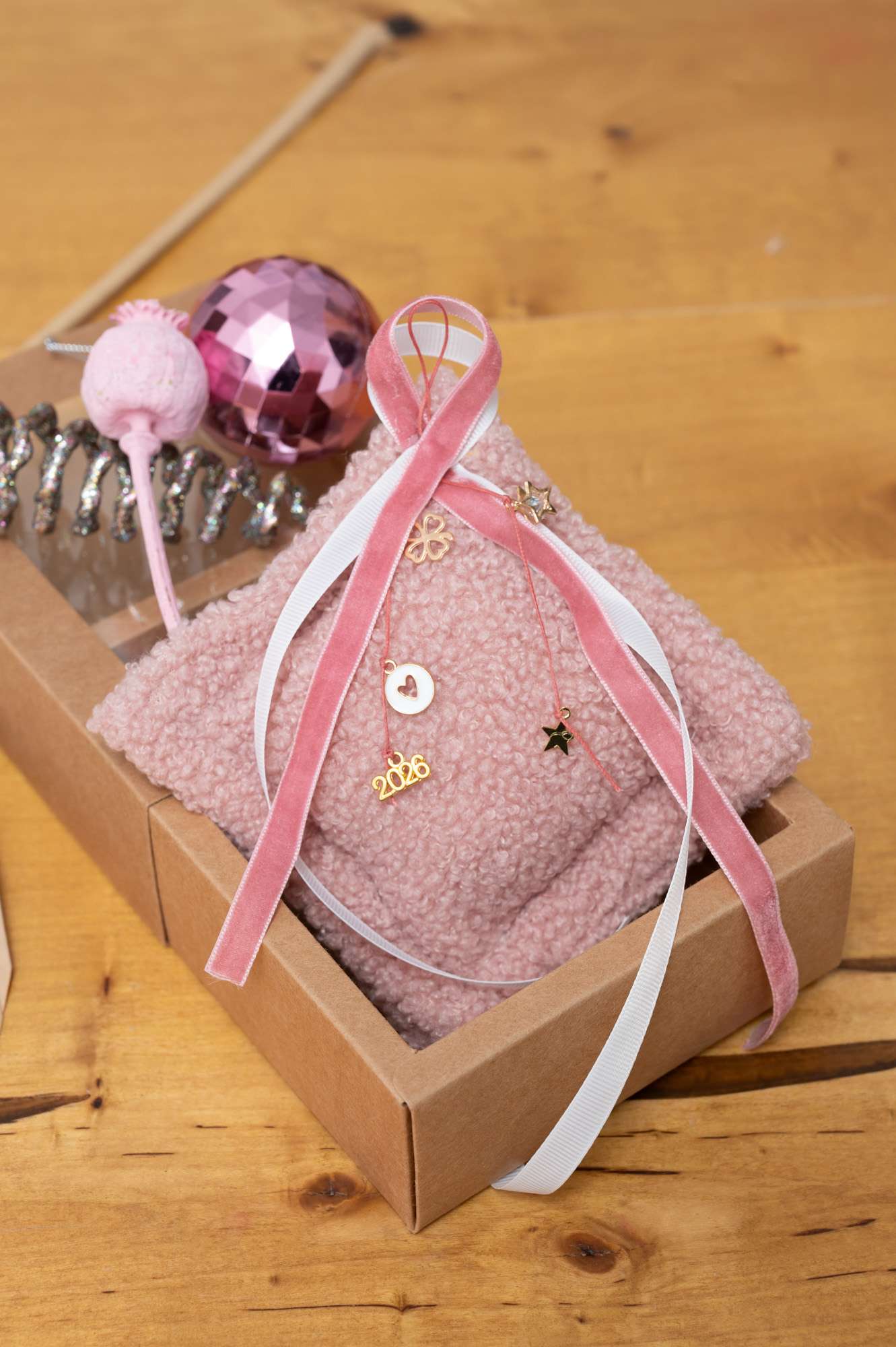 Γούρι αρωματικό Christmas Nuts 2026 - Teddy Ροζ - Image 2