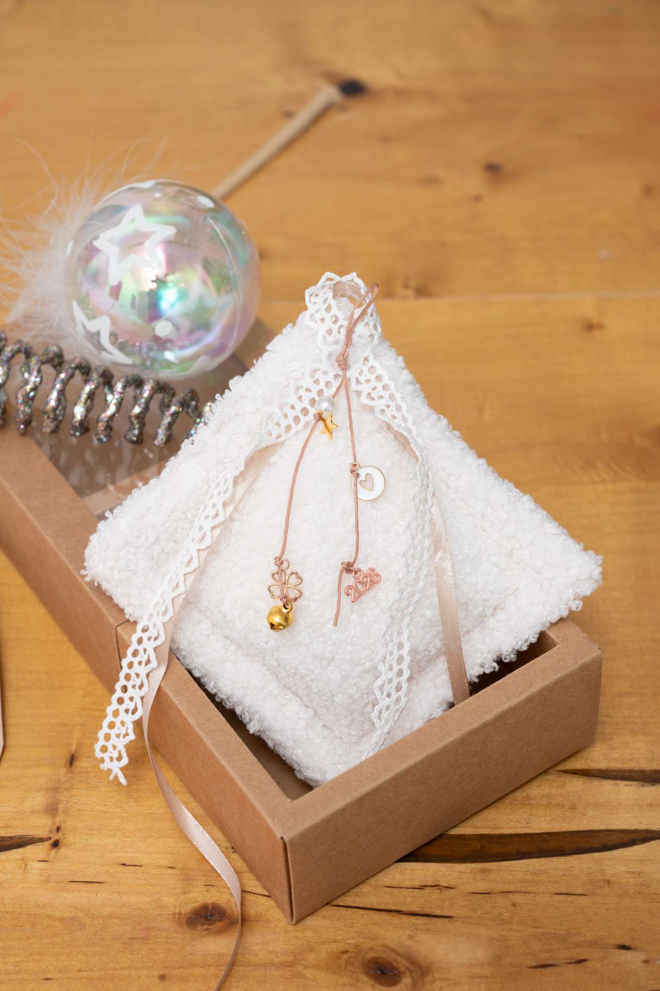 Γούρι αρωματικό Christmas Nuts 2026 - Teddy Εκρού