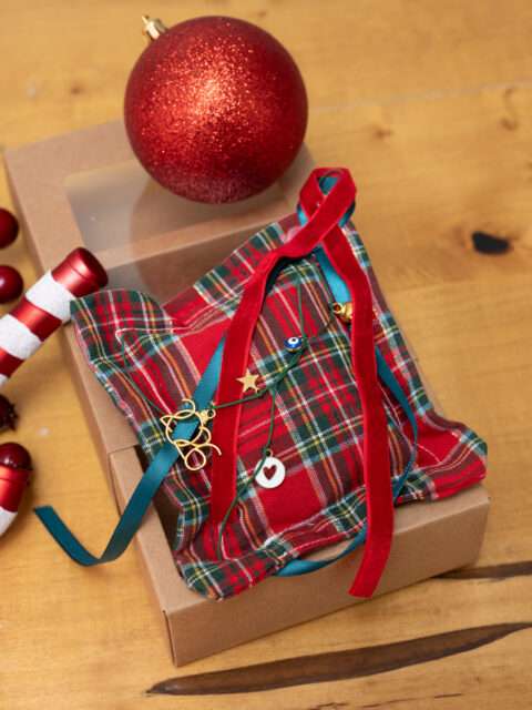 Γούρι αρωματικό Christmas Nuts 2026 - Κόκκινο Καρό