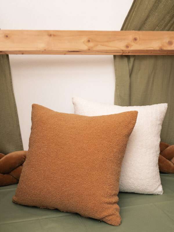 Μαξιλάρι Με Γέμιση Μπουκλέ Κάμελ 50*50