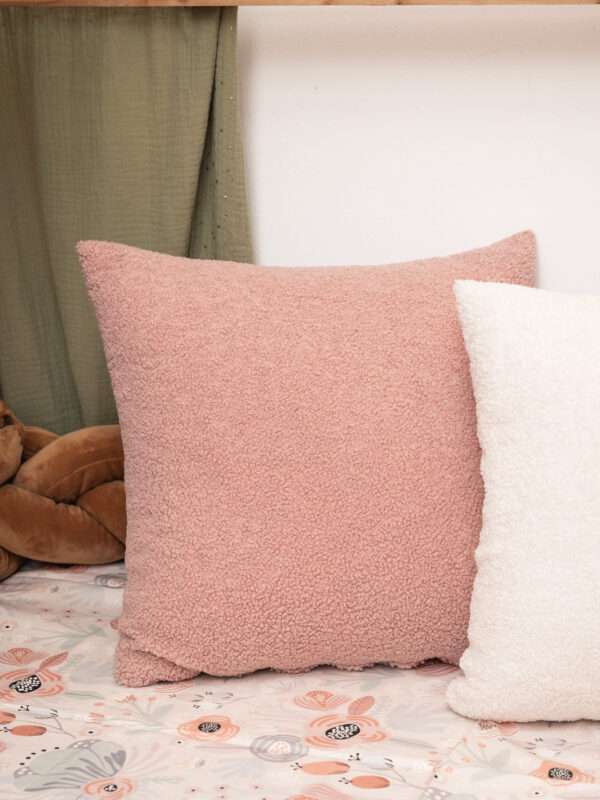 Μαξιλάρι Με Γέμιση Μπουκλέ Σάπιο μήλο 50*50
