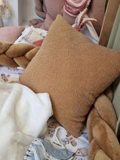 Μαξιλάρι Με Γέμιση Μπουκλέ Κάμελ 50*50