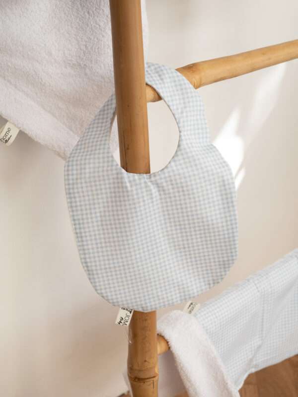 - Χειροποίητη Αδιάβροχη  Σαλιάρα Καρό Γαλάζιο