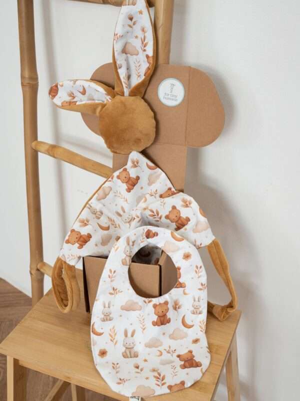 -Little Hug Box Dreamland